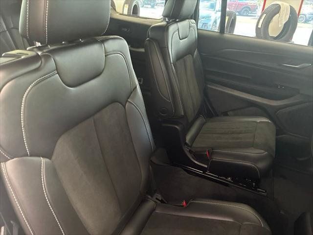 Certified 2025 Jeep Grand Cherokee L Laredo AWD/4WD image 28