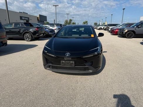 Used 2023 Toyota Prius LE AWD/4WD image 3