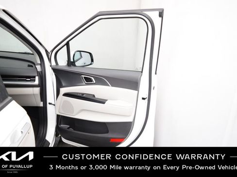 Used 2024 Kia Carnival LX FWD image 15