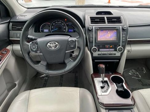 Used 2014 Toyota Camry XLE w/ Leather Package FWD image 8