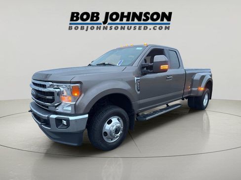 Used 2022 Ford F350 Lariat w/ Lariat Value Package AWD/4WD image 3
