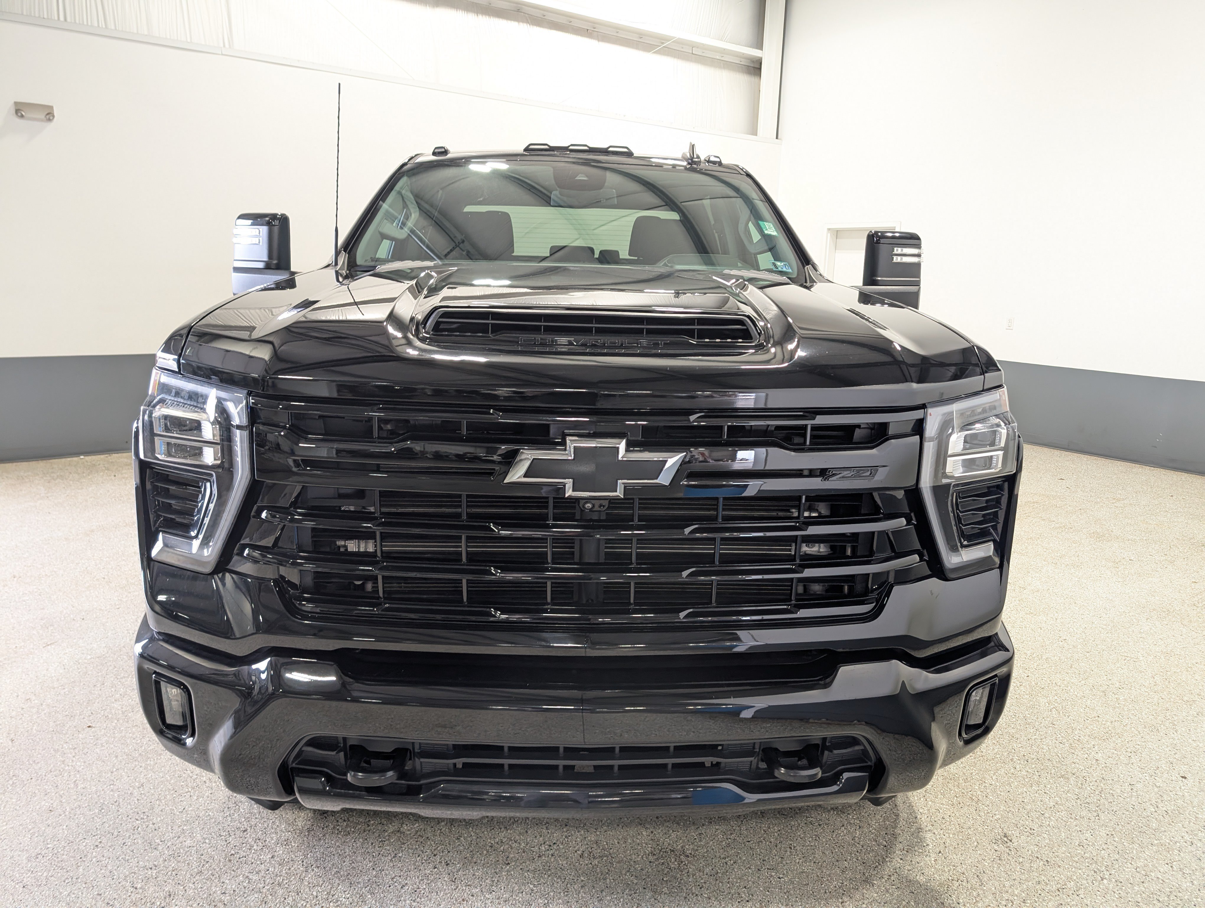 Used 2024 Chevrolet Silverado 2500 LT w/ Midnight Edition AWD/4WD image 8
