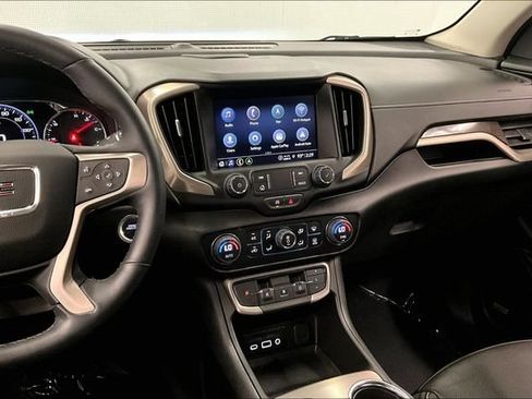 Used 2024 GMC Terrain Denali w/ Denali Premium Package AWD/4WD image 7