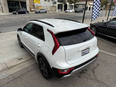 Used 2024 Kia Niro EX FWD image 19