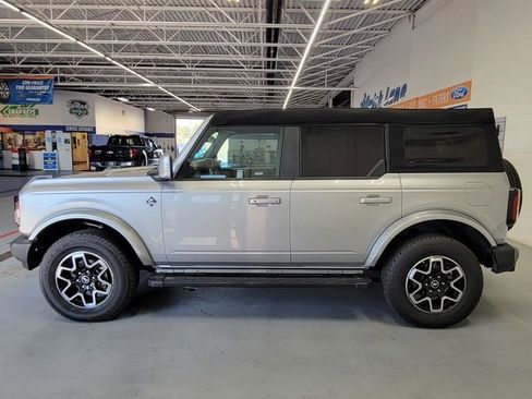 Used 2023 Ford Bronco Outer Banks image 9