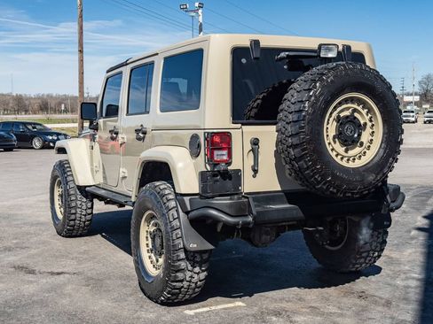 Used 2017 Jeep Wrangler Unlimited Rubicon w/ Cold Weather Group image 3