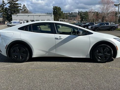 New 2026 Toyota Prius Plug-In Hybrid image 4