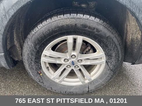 Used 2022 Ford Explorer XLT AWD/4WD image 30