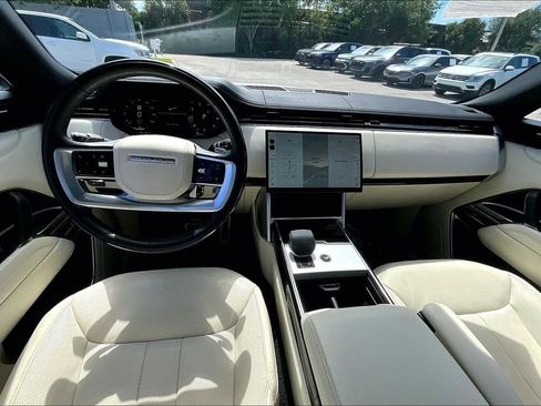 Used 2025 Land Rover Range Rover Long Wheelbase SE AWD/4WD image 3