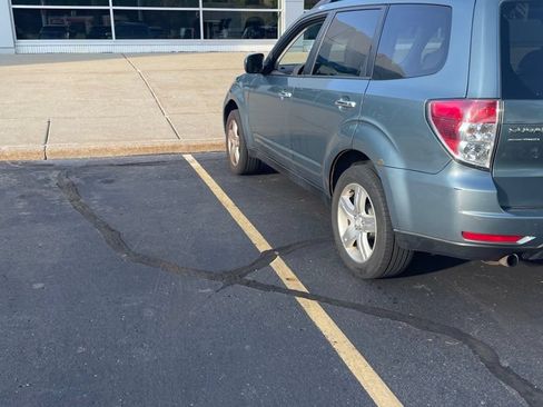 Used 2010 Subaru Forester 2.5X Premium AWD/4WD image 2