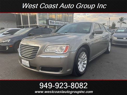 Used 2014 Chrysler 300 image 1