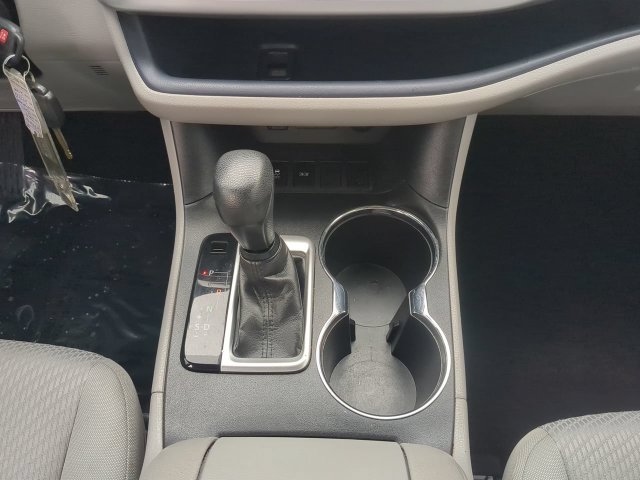 Used 2019 Toyota Highlander LE FWD image 21