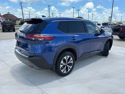 Used 2021 Nissan Rogue SV FWD image 3