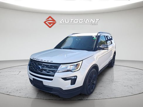 Used 2019 Ford Explorer XLT w/ Equipment Group 202A AWD/4WD image 1
