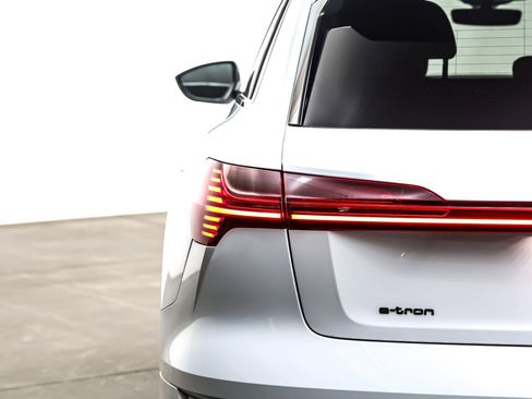 Used 2023 Audi e-tron Premium w/ Convenience Plus Package image 15