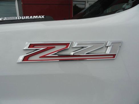 Used 2024 Chevrolet Silverado 2500 LT AWD/4WD image 8