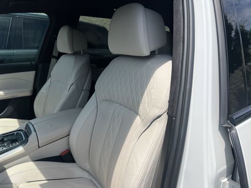 Used 2022 BMW X7 xDrive40i w/ M Sport Package AWD/4WD image 19