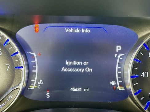 Used 2024 Chrysler Pacifica Touring-L image 12