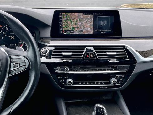 Used 2019 BMW 540i w/ Premium Package image 9