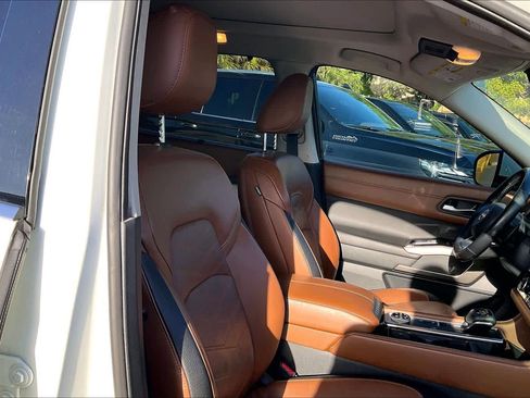 Used 2023 Nissan Pathfinder Platinum w/ Cargo Package image 7