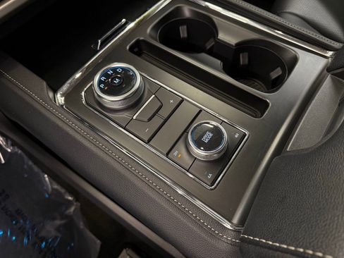 Used 2024 Ford Expedition XLT image 15