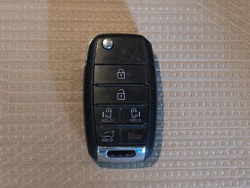 Used 2020 Kia Sedona LX FWD image 32