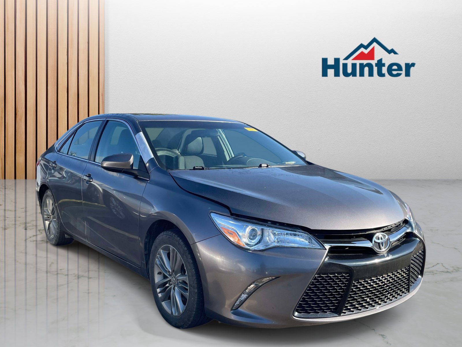 Used 2016 Toyota Camry SE FWD image 1