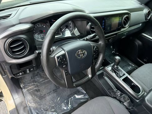 Used 2019 Toyota Tacoma TRD Sport w/ Technology Package AWD/4WD image 10