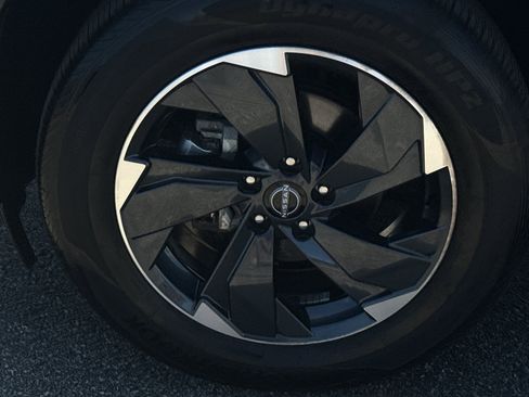 Certified 2026 Nissan Rogue SV AWD/4WD image 9