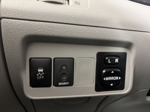 Used 2013 Toyota Corolla LE image 32