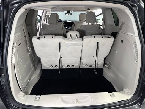 Used 2018 Chrysler Pacifica Touring Plus FWD image 27