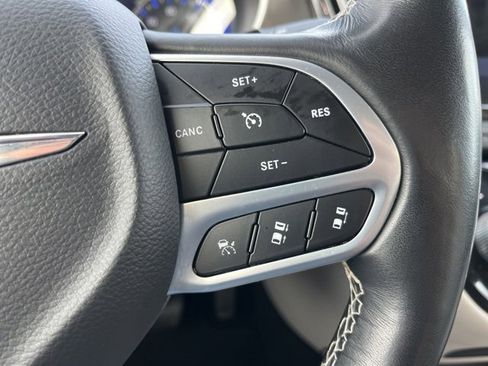 Used 2021 Chrysler Pacifica Touring-L w/ Uconnect Theater Family Group image 29