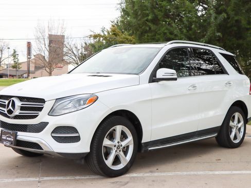 Used 2018 Mercedes-Benz GLE 350 w/ Premium 1 Package image 3
