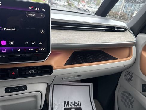 New 2025 Volkswagen ID. Buzz 1st Edition image 12