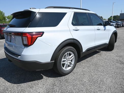 New 2026 Ford Explorer Active RWD image 3