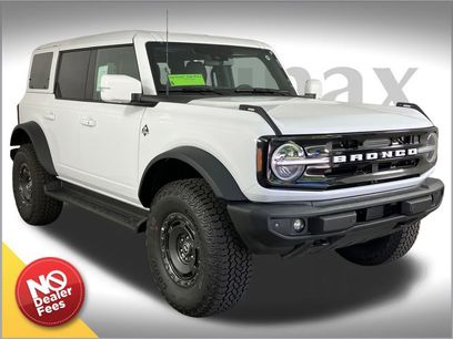 New 2025 Ford Bronco Outer Banks w/ Sasquatch Package