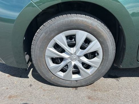 Used 2015 Toyota Corolla LE FWD image 9