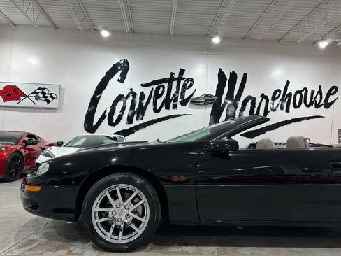 Used 2002 Chevrolet Camaro Z28 w/ SS Performance/Appearance Pkg RWD image 6