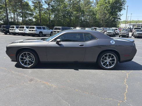 Used 2023 Dodge Challenger SXT w/ Plus Package RWD image 8
