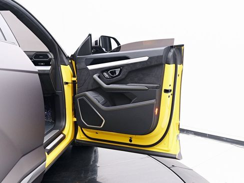 Used 2021 Lamborghini Urus image 27