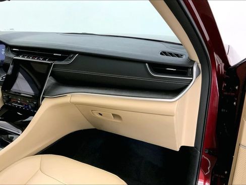 Used 2022 Jeep Grand Cherokee L Limited AWD/4WD image 23