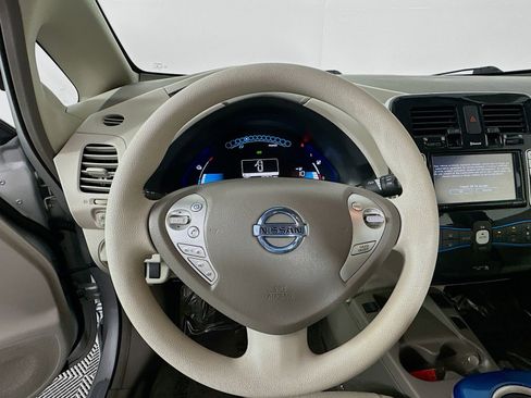 Used 2011 Nissan Leaf SL w/ Eco Design Pkg image 12