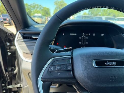 New 2026 Jeep Grand Cherokee L Limited w/ Limited Altitude Package AWD/4WD image 18