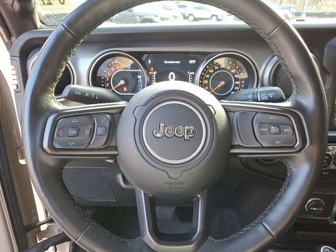 Used 2022 Jeep Gladiator Willys image 20