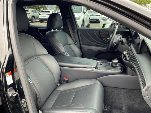 Used 2022 Lexus LS 500 w/ Accessory Package (Z1) image 8
