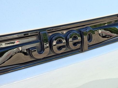 Used 2025 Jeep Grand Cherokee Limited w/ Black Appearance Package AWD/4WD image 28