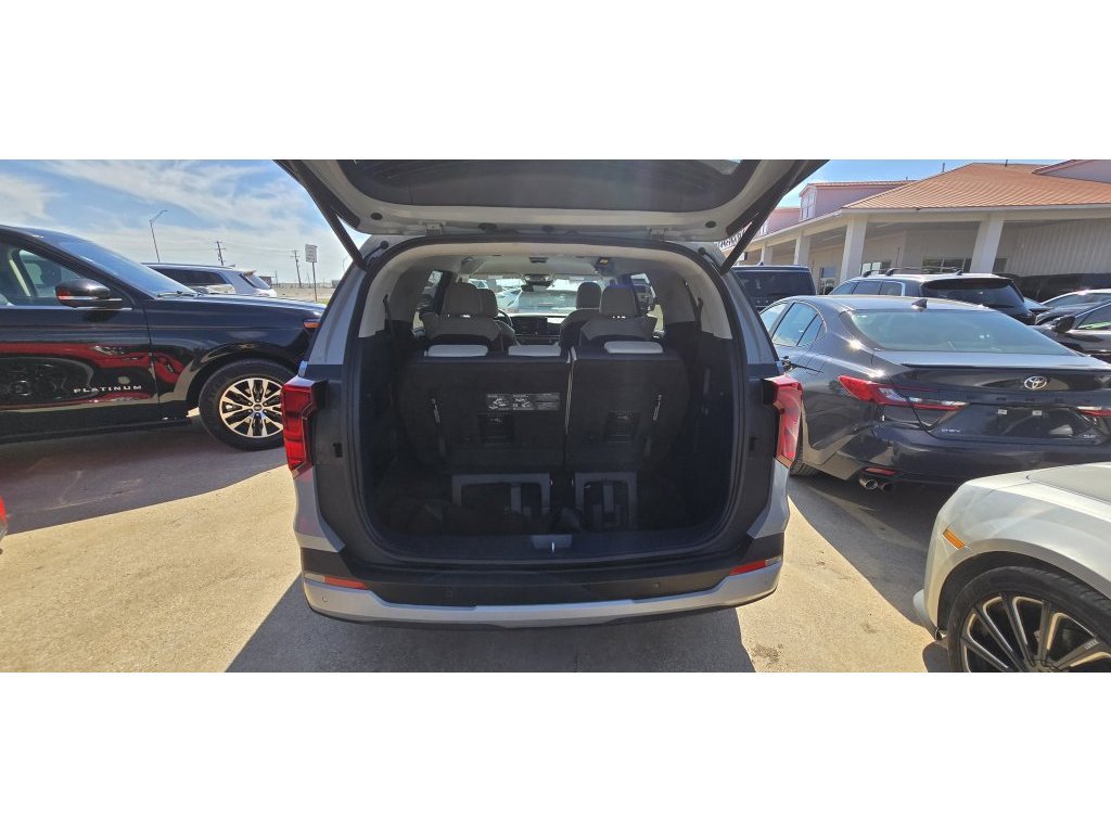 Used 2025 Kia Carnival EX FWD image 7