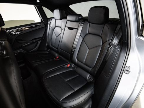 Certified 2026 Porsche Macan AWD/4WD image 24