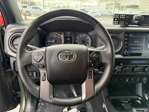 Used 2022 Toyota Tacoma TRD Off-Road image 18