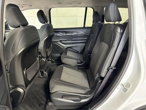 Used 2023 Jeep Grand Cherokee L Laredo image 23